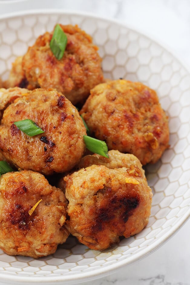 https://unboundwellness.com/wp-content/uploads/2017/12/orange_chicken_poppers_3.jpg