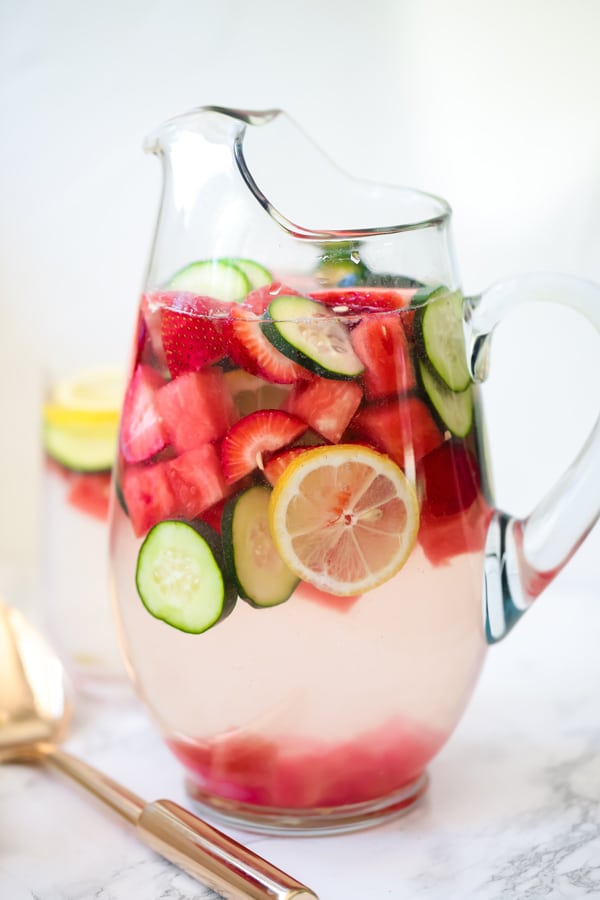 Fruit Infused Water: 98 Delicious Recipes for Your Fruit Infuser