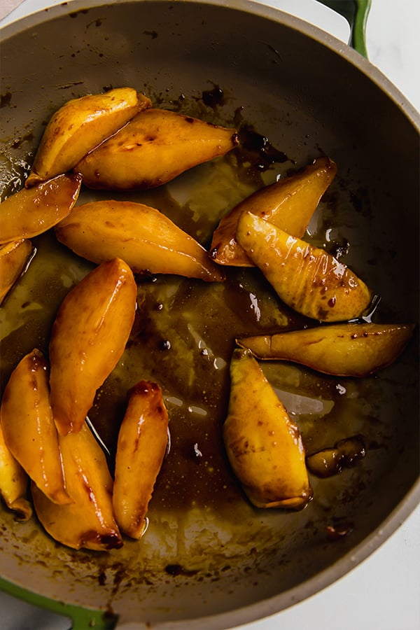 A pan with pears cooking.