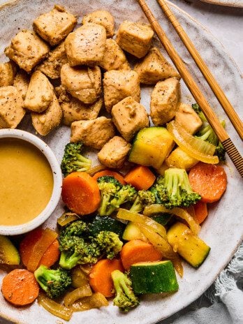 Hibachi style chicken cooked on a plate.