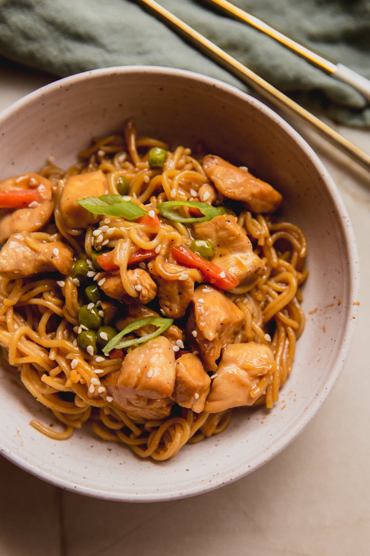 Gluten free ramen noodle bake with chicken and vegetables in a bowl.