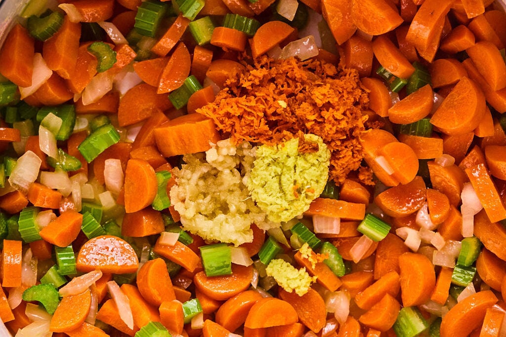 the vegetables for the soup sauting with garlic and ginger.