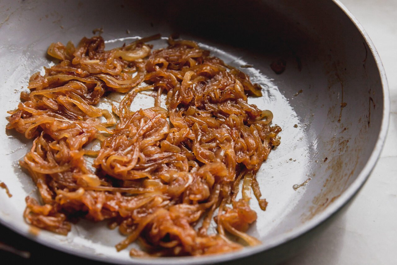 Slice onions caramelized. 