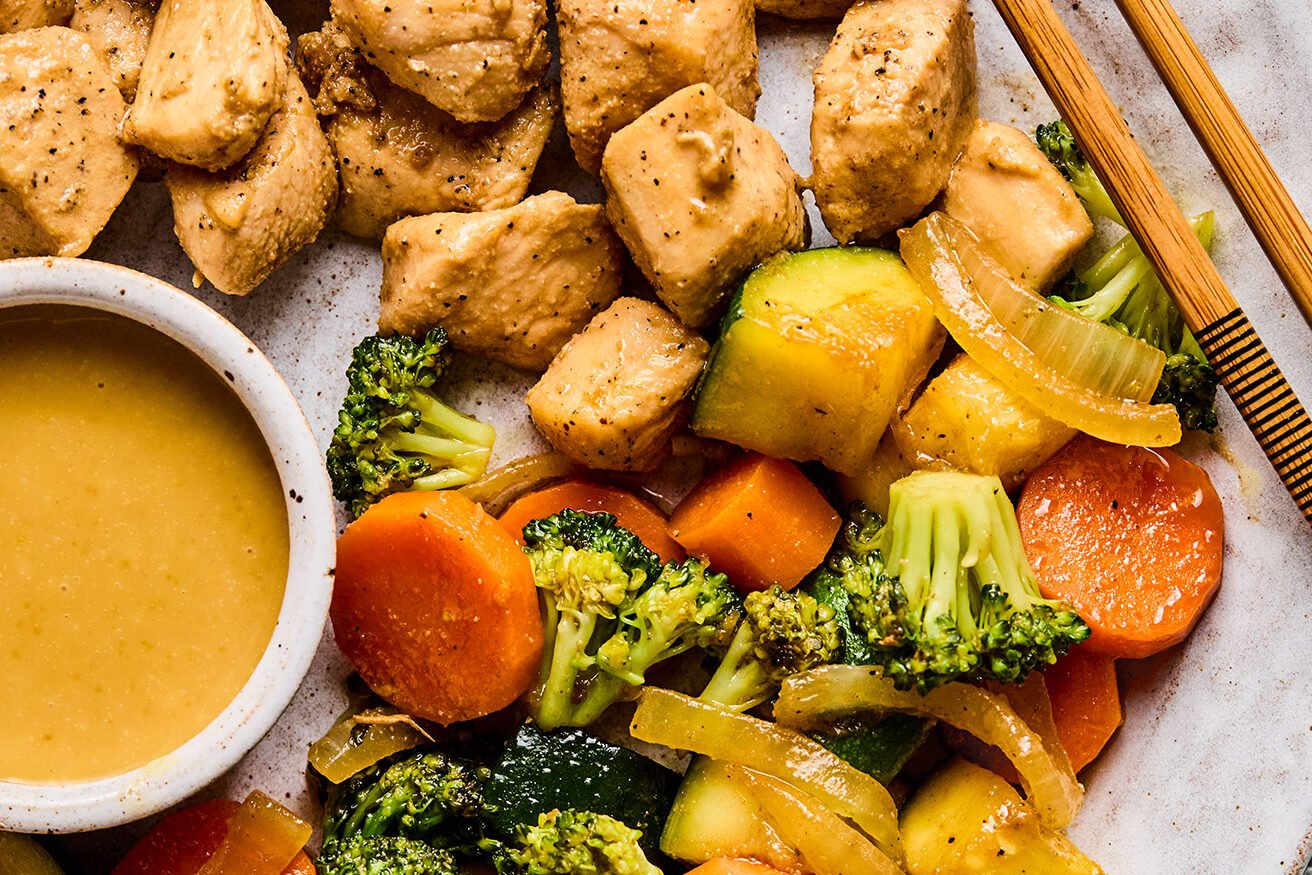 Hibachi style chicken cooked on a plate.