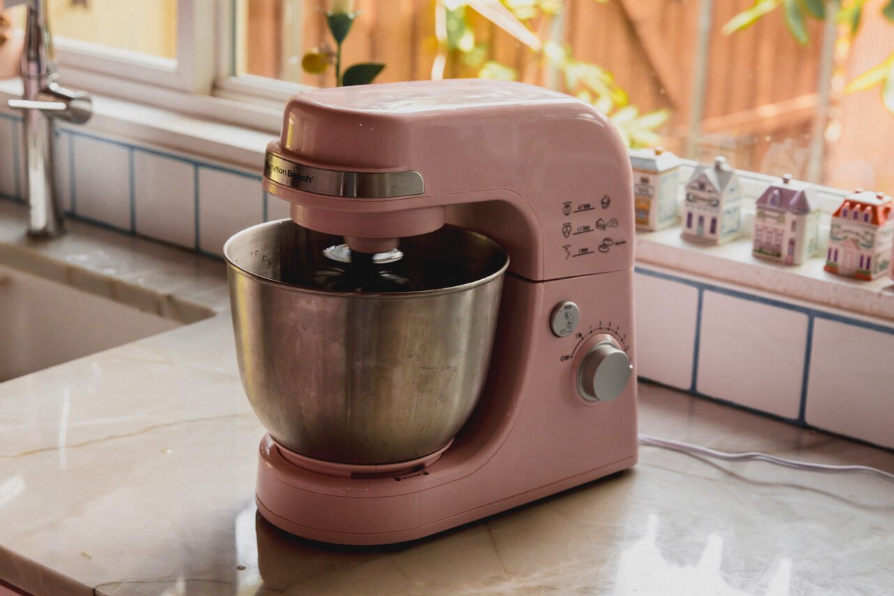 A stand mixer whipping the marshmallow fluff.