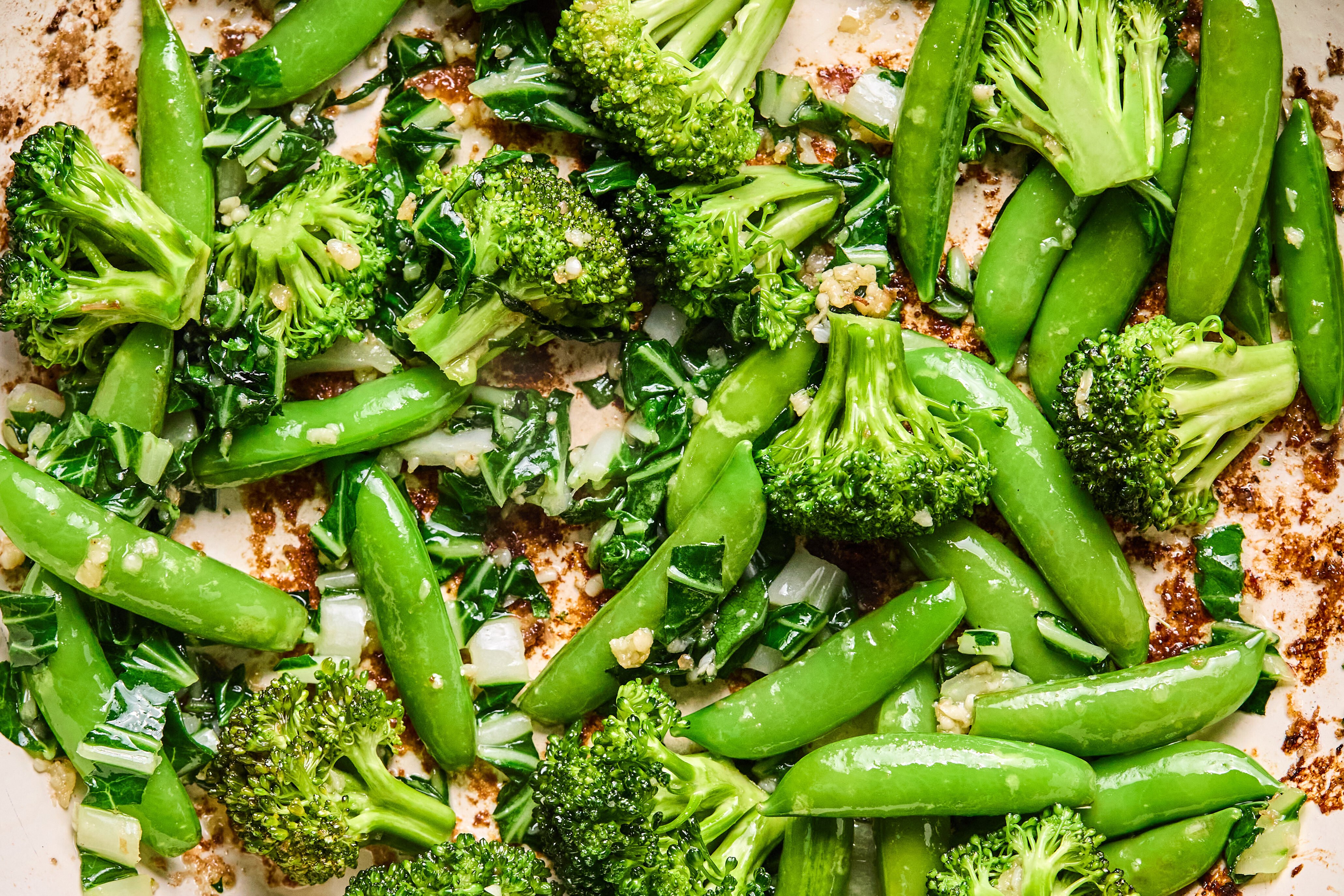 The vegetables sauting in a pan.