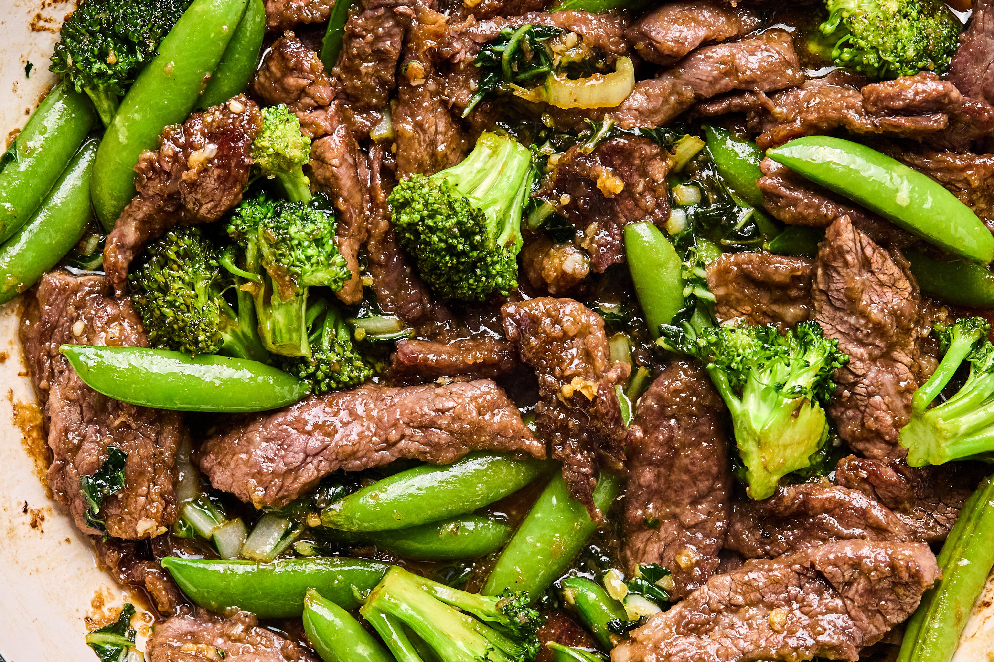 The final stir fry with the flank steak and vegetables and sauce in the pan before serving. 