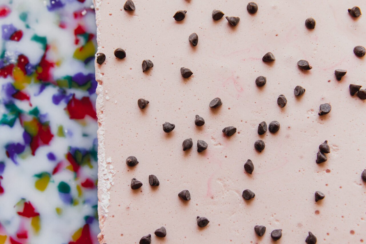 The marshmallows topped with chocolate chips before being sliced.