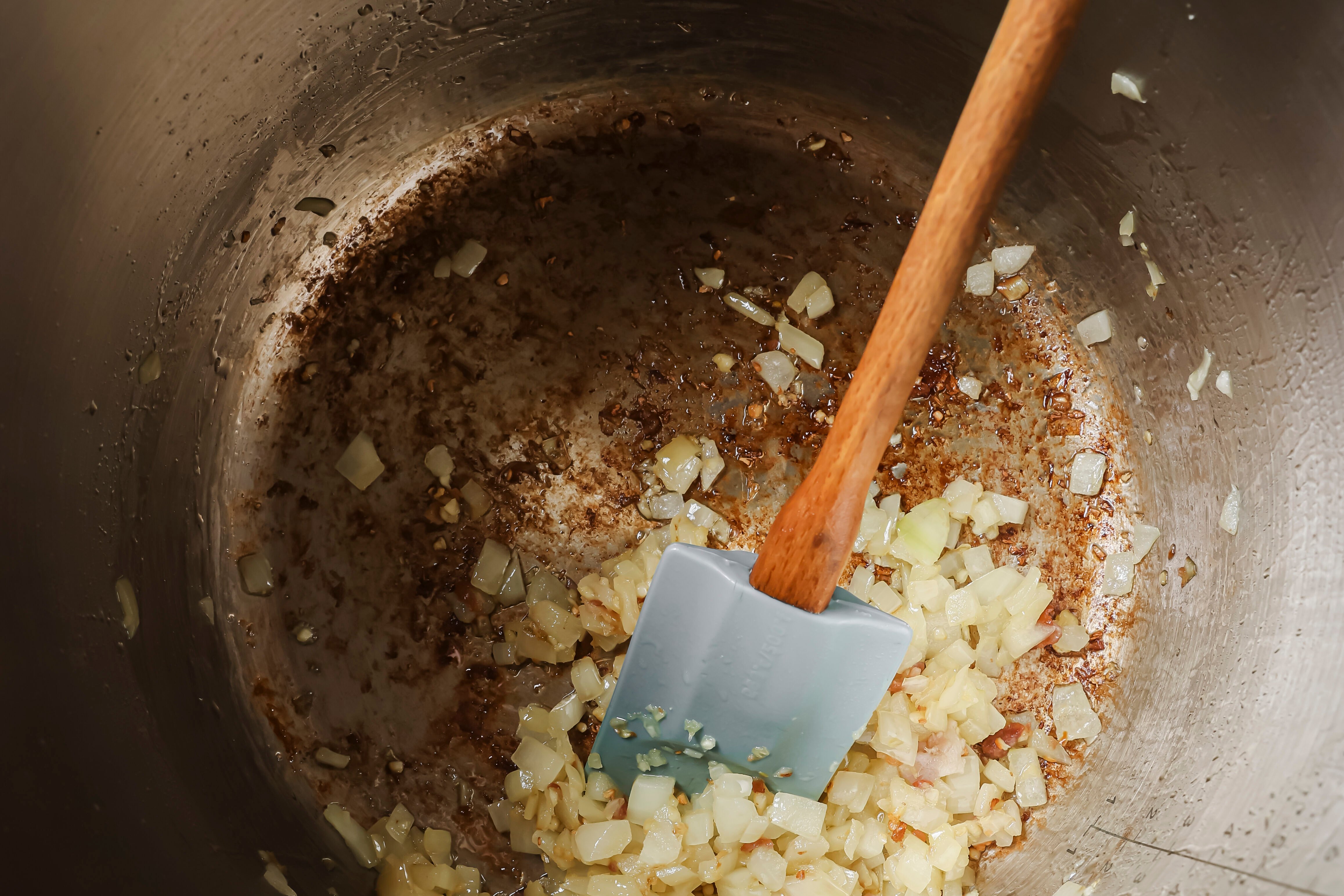 The garlic and onion sauting in the instant pot.