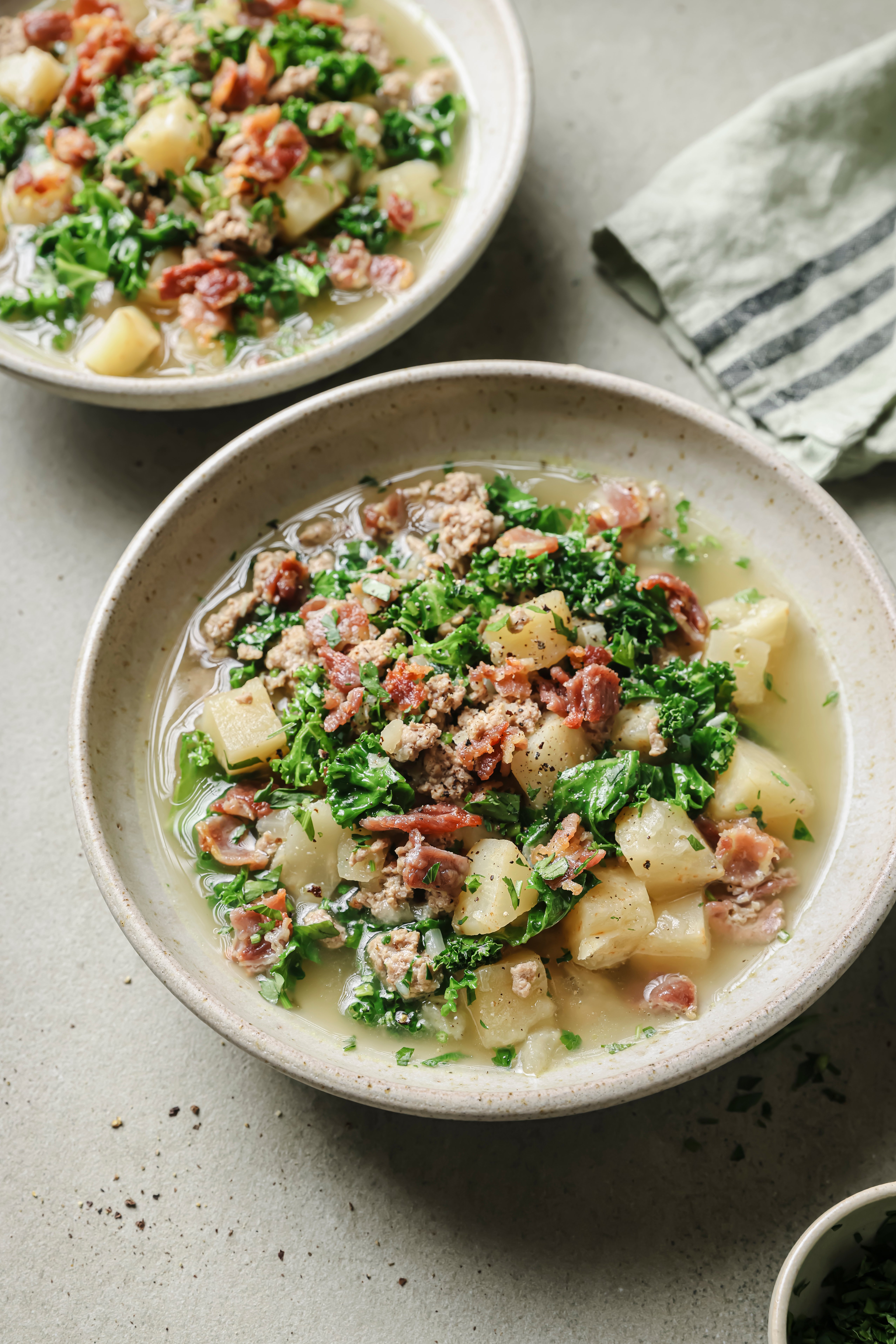 Zuppa toscana in two bowls.