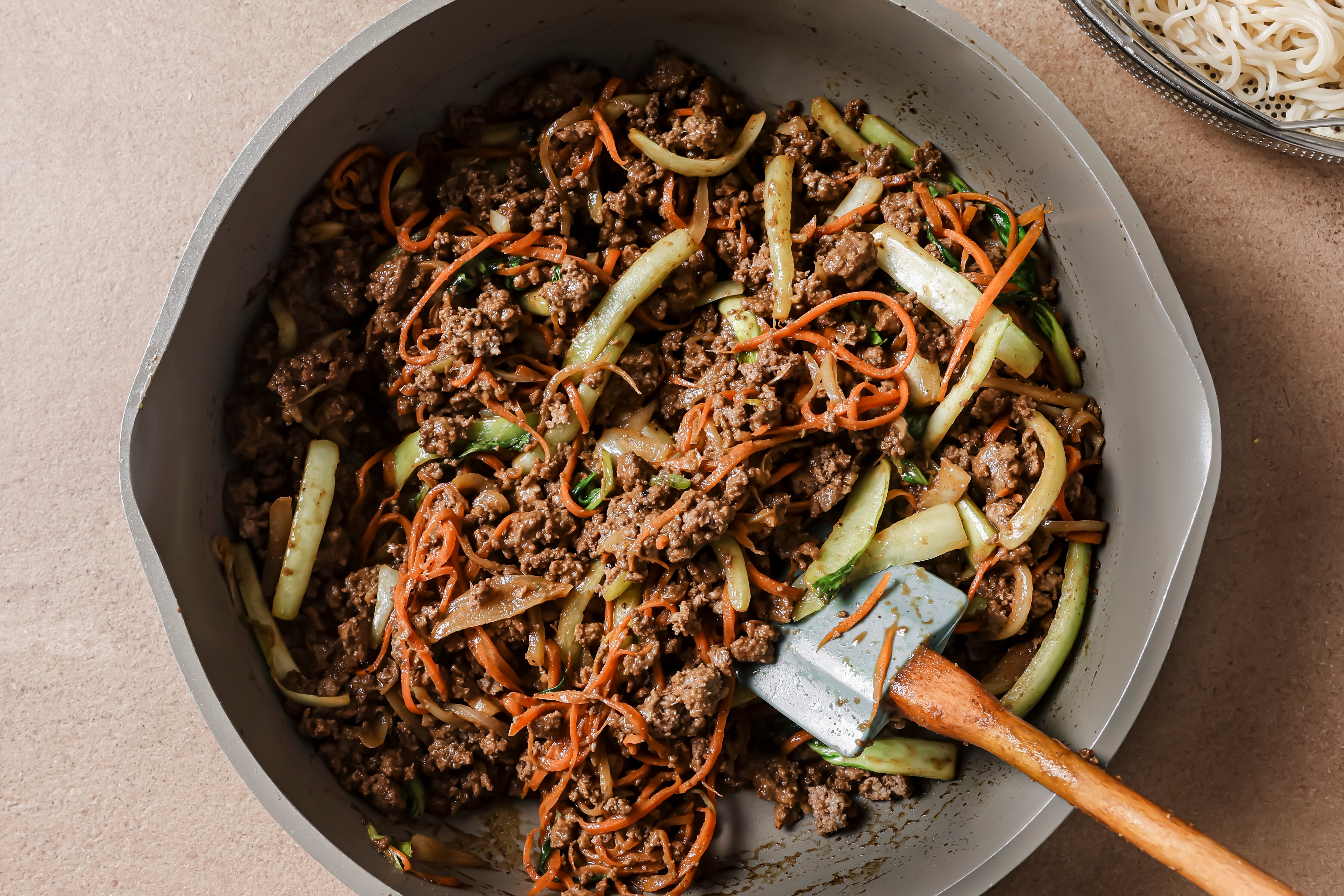 A pan with the beef, veggies, and sauce after sauting.